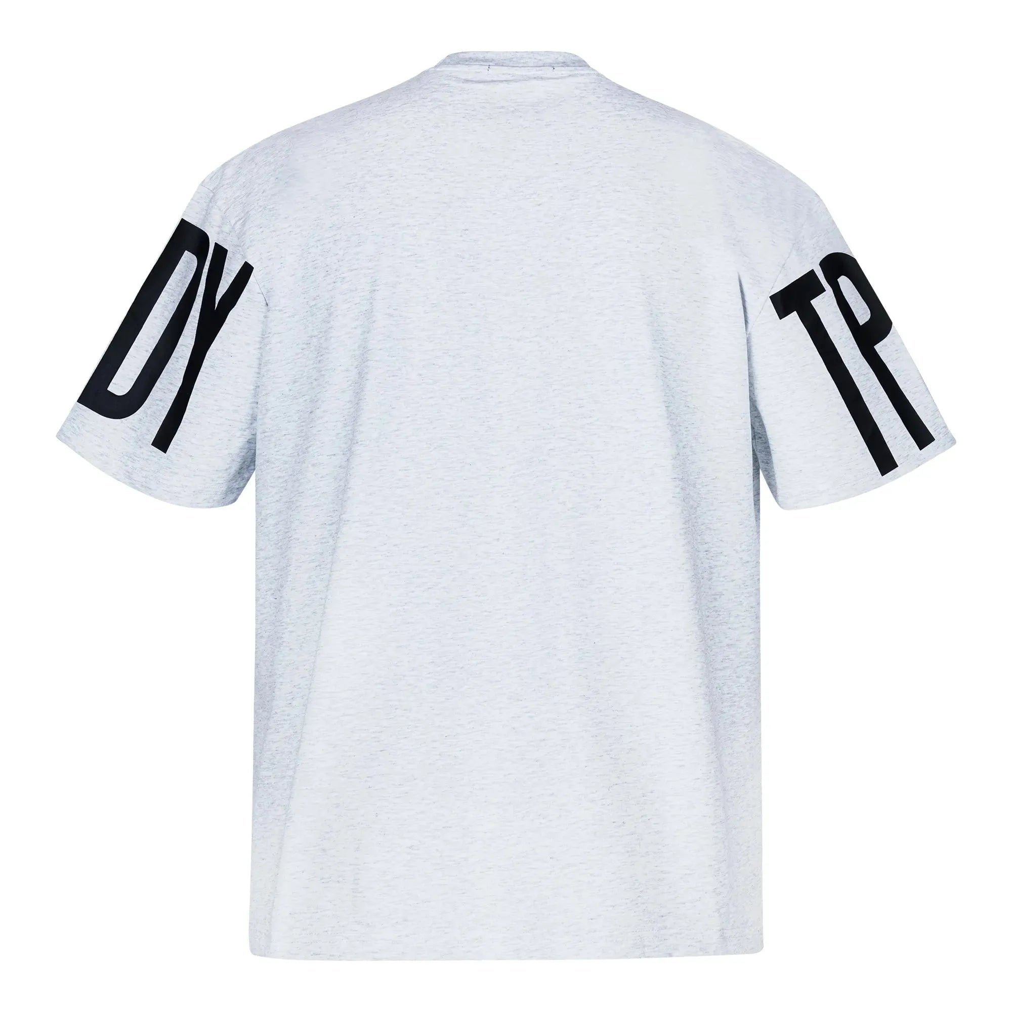 Das Viktor Oversized T-Shirt mit Druck von trueprodigy ist ein Unisex-Kurzarmshirt aus schwerem Jerseystoff. Es zeigt fettgedruckte schwarze „DY“-Buchstaben auf dem rechten Ärmel und „TP“ auf dem linken, elegant vor einem weißen Hintergrund in Hellgrau.