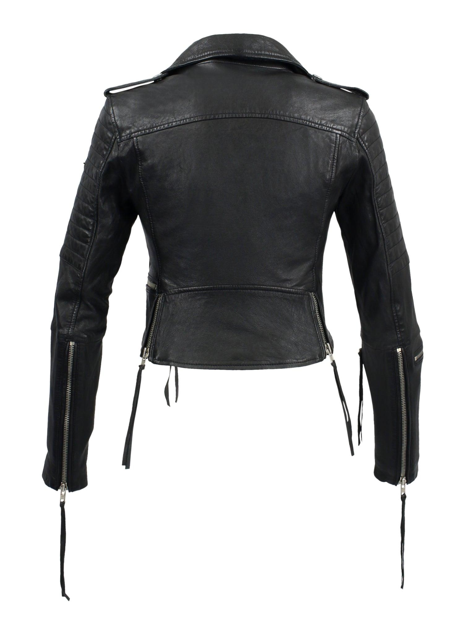 Die Jade Biker Lederjacke von trueprodigy ist eine schwarze Motorradjacke aus Schafsleder im perfekten Biker-Style-Look mit Schulterklappen, gesteppten Ärmeldetails, Reißverschlüssen, Seitenriemen und kurzer Länge für einen lässigen Damen-Lederjacke-Stil.